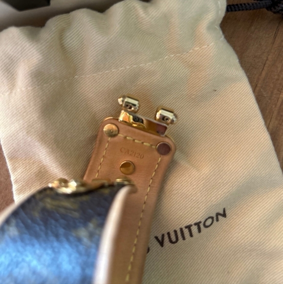 Louis Vuitton Two-Toned Leather Monogram Bracelet 🥰 - Picture 6 of 7